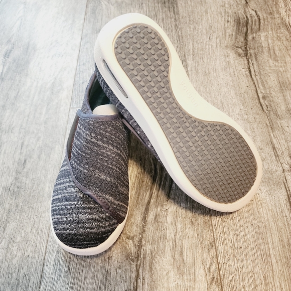 Youyun Velcro Sneaker US Womens size 5 - Picture 5 of 6